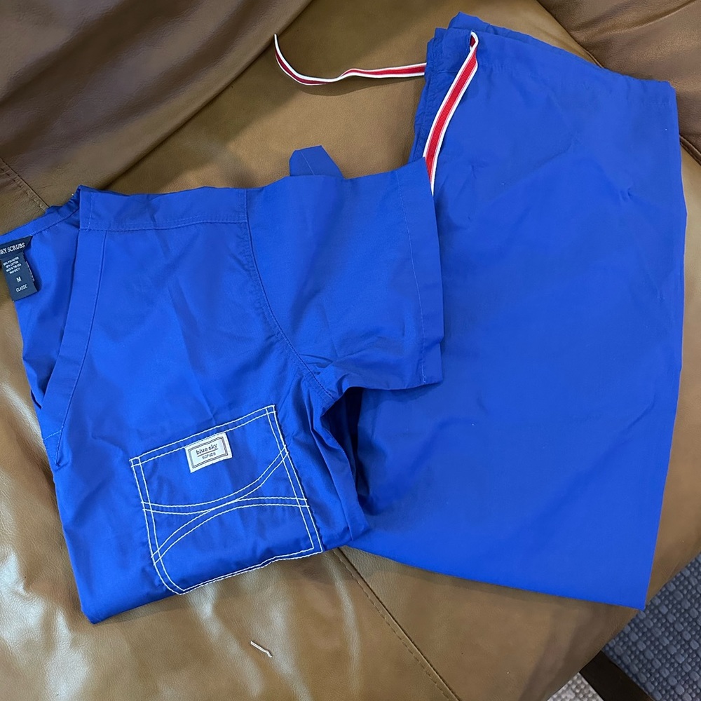 BlueSky scrub set. Top and bottom size M.